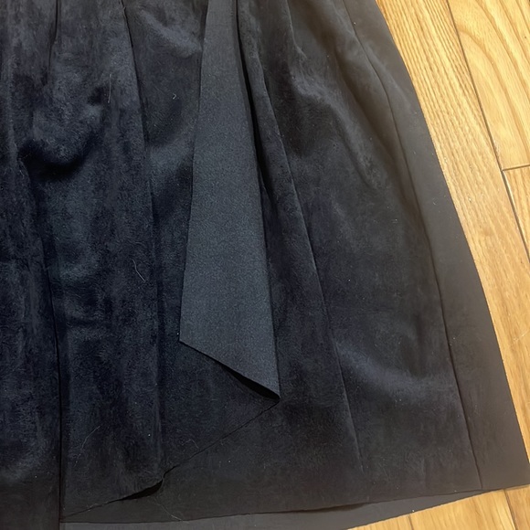 Aritzia Wilfred black suede mini skirt size xs! - Picture 3 of 4